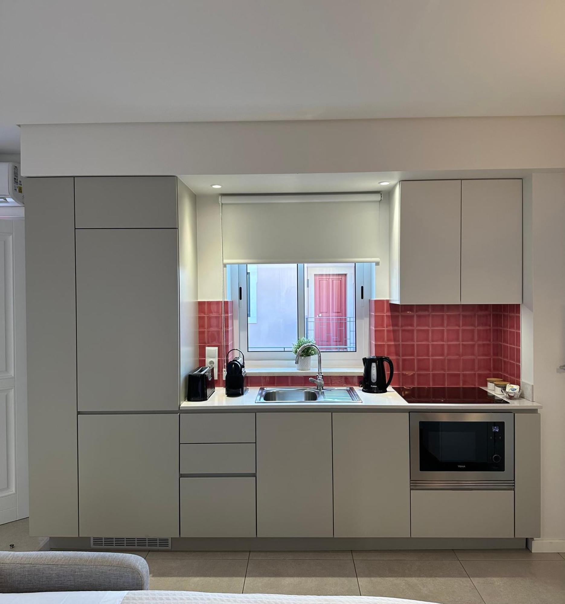 פארו Cardeal Suites & Apartments מראה חיצוני תמונה