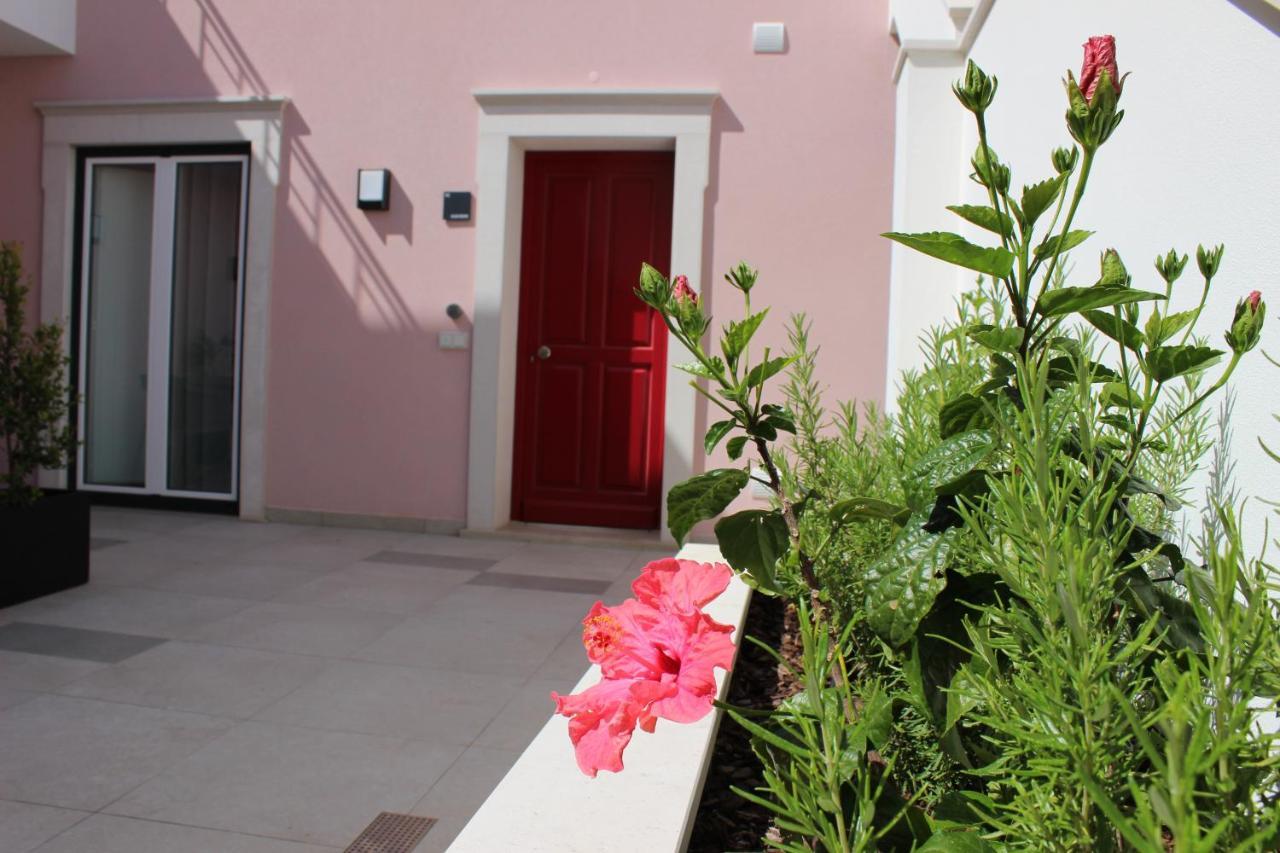פארו Cardeal Suites & Apartments מראה חיצוני תמונה