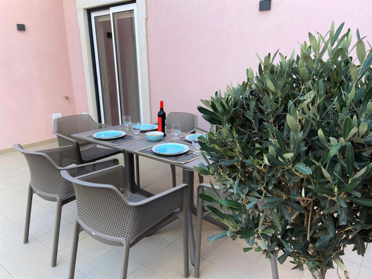 פארו Cardeal Suites & Apartments מראה חיצוני תמונה